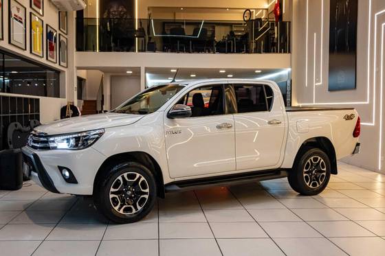 TOYOTA HILUX 2.8 SRX 4X4 CD 16V DIESEL 4P AUTOMÁTICO TOYOTA HILUX 2.8 SRX 4X4 CD 16V DIESEL 4P AUTOMÁTICO